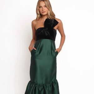 Elegant Black and Green Strapless Bow Dress